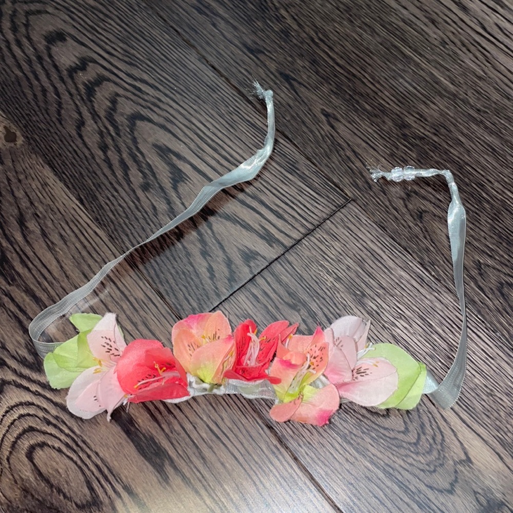 Child flower crown